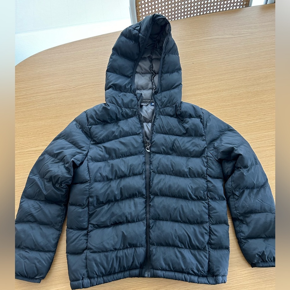Uniqlo kids puffer jacket black with grey lining
